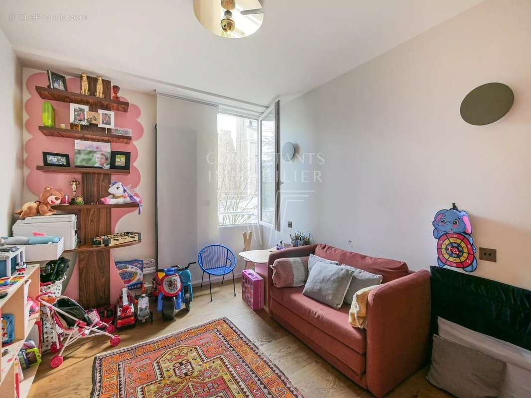 Appartement à NEUILLY-SUR-SEINE