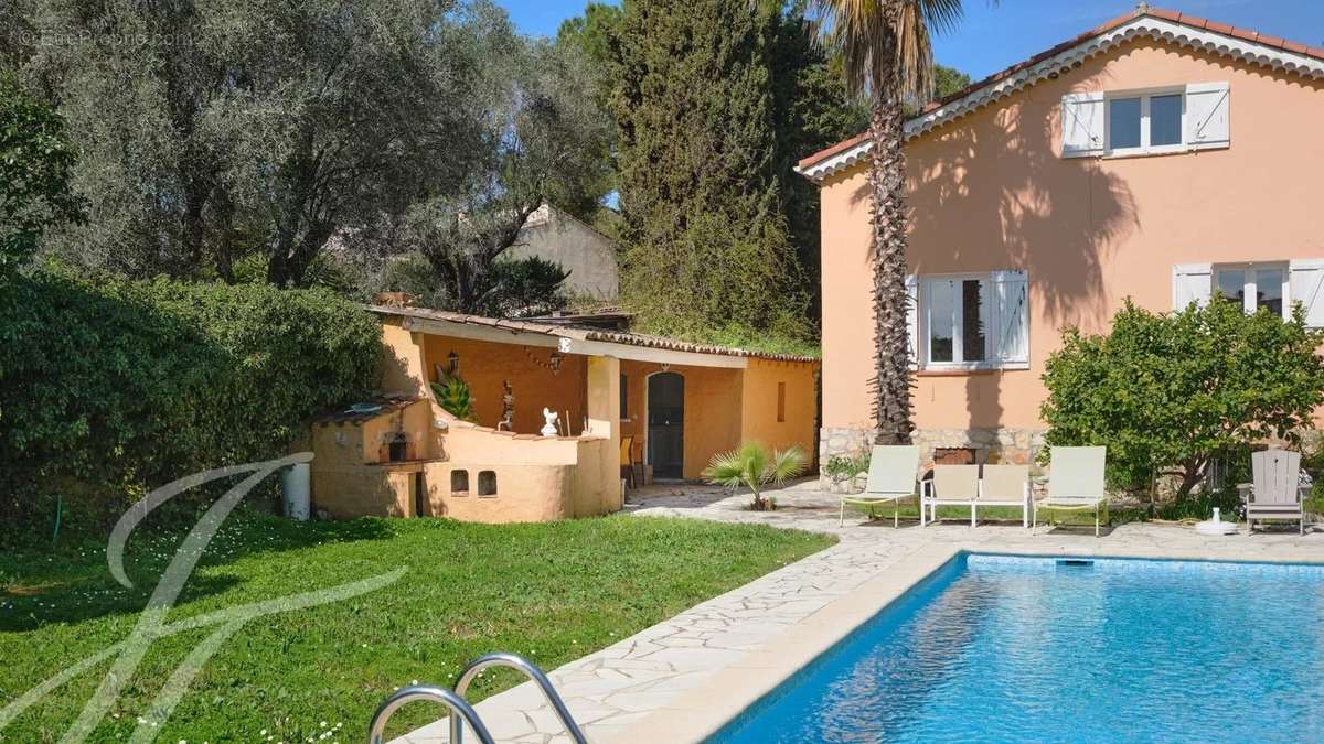 Maison à MOUGINS