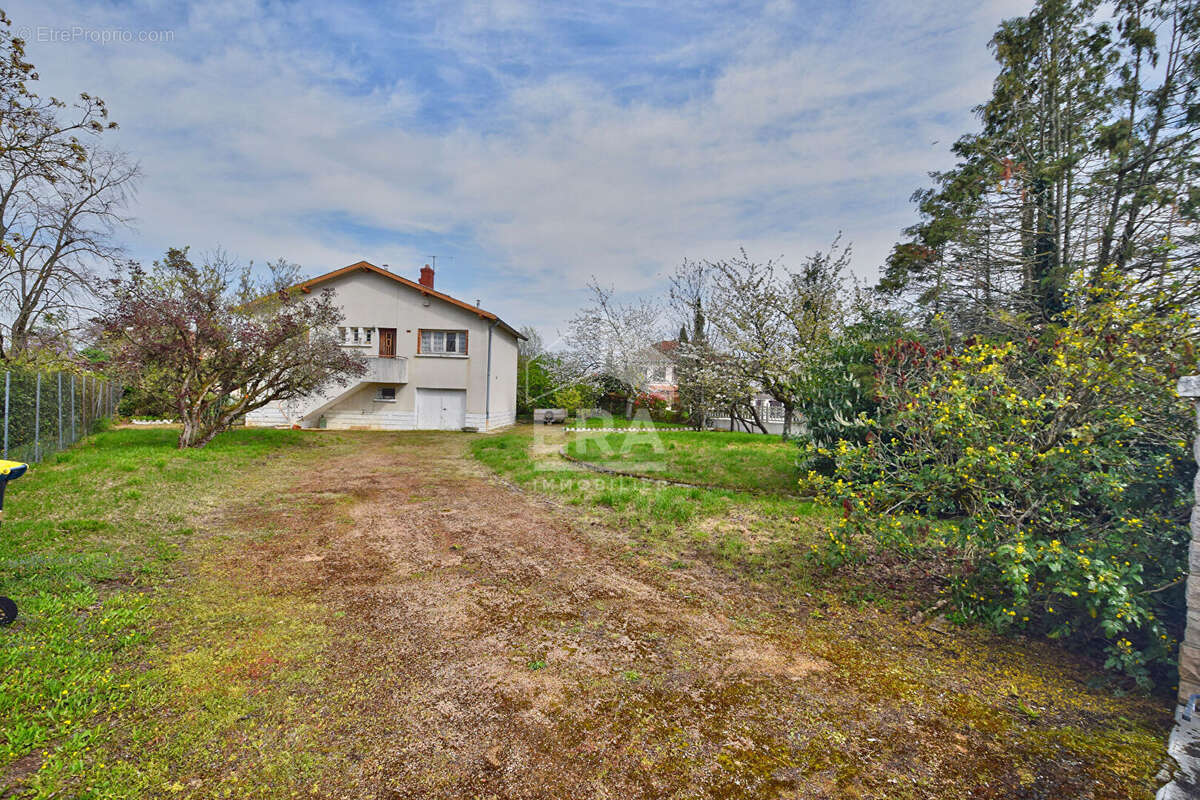 Maison à CHAZAY-D&#039;AZERGUES