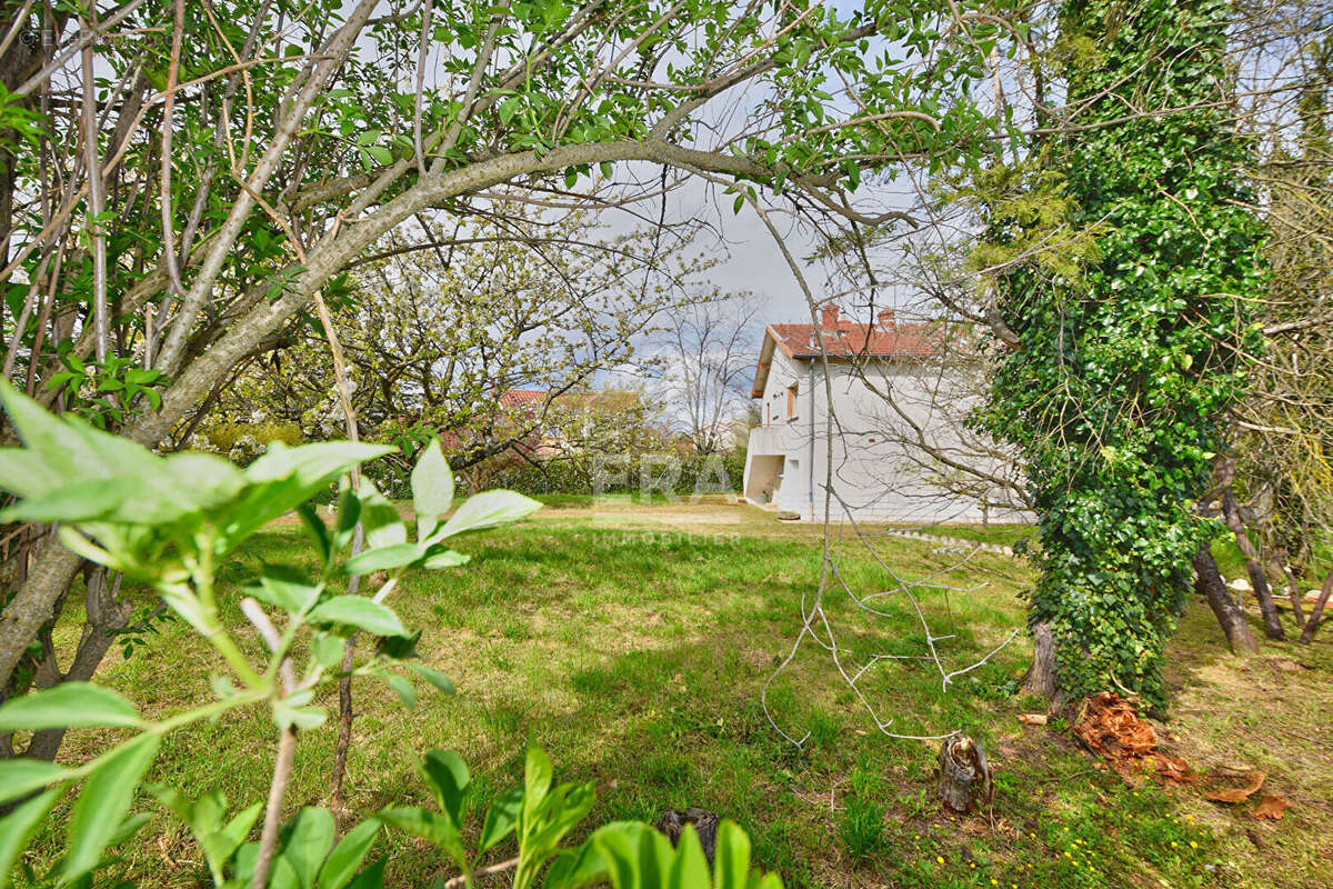 Maison à CHAZAY-D&#039;AZERGUES