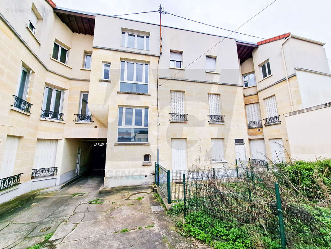 Appartement à HOUILLES