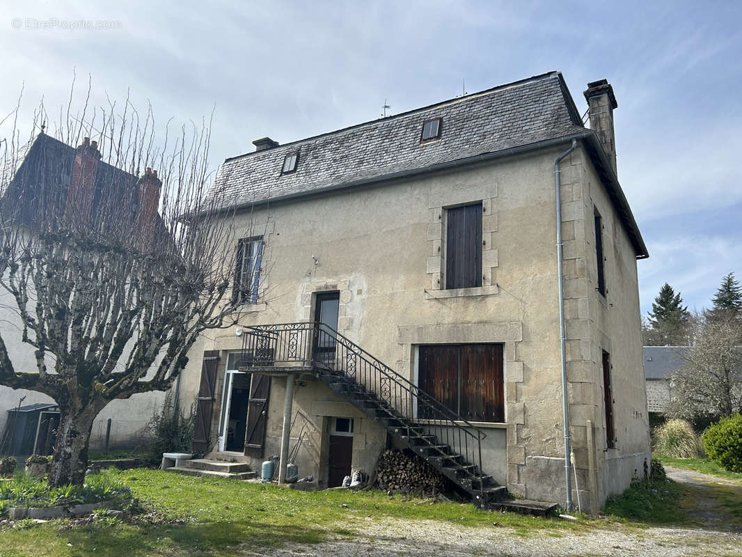 Maison à MAUSSAC