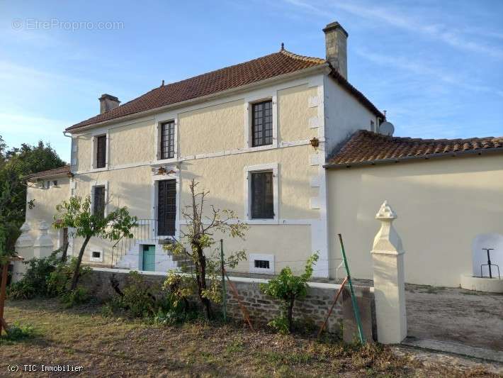 Maison à VILLEFAGNAN