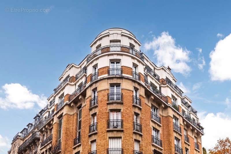 Appartement à PARIS-16E