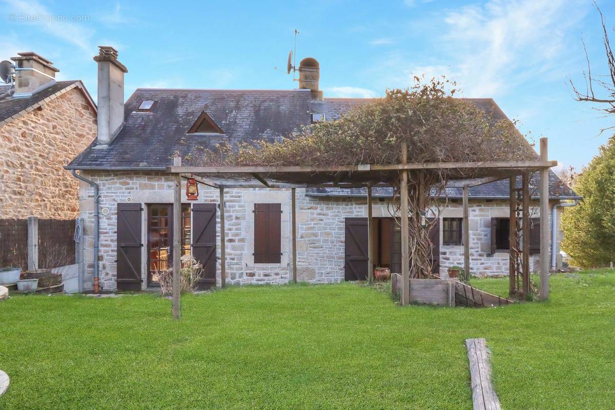 Maison à TREIGNAC