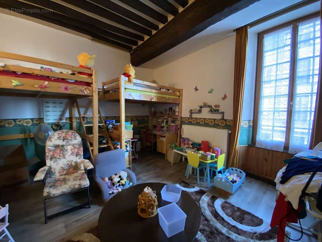 Grande chambre  - Appartement à SAINT-GENGOUX-LE-NATIONAL