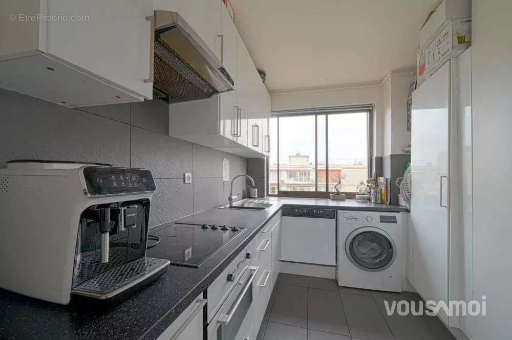 Appartement à NEUILLY-SUR-SEINE