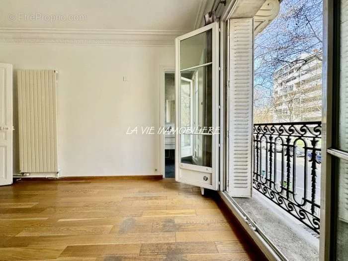 Appartement à PARIS-16E