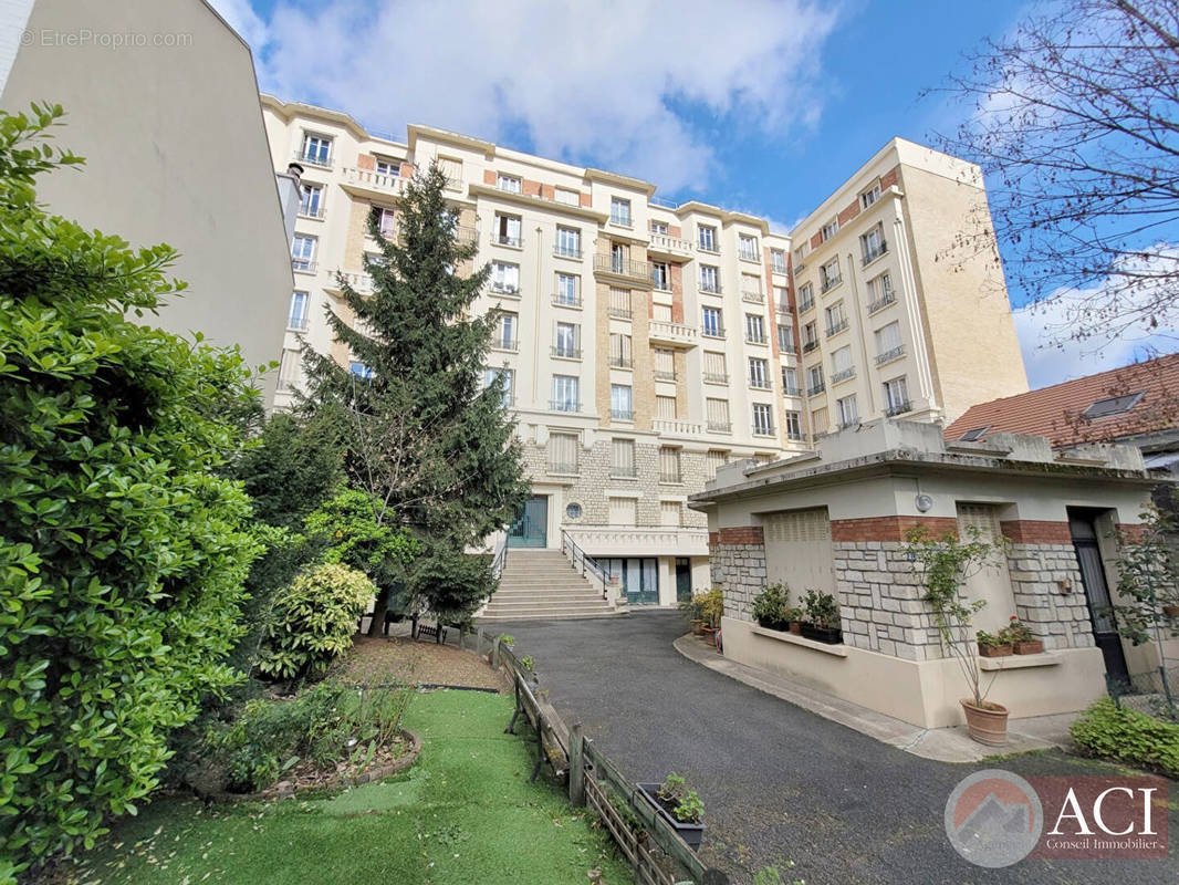 Appartement à COURBEVOIE