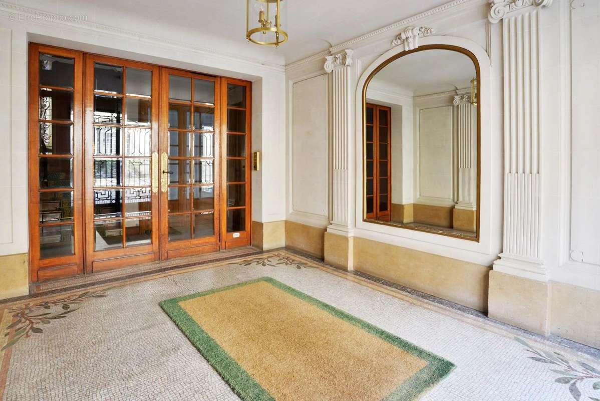 Appartement à PARIS-16E