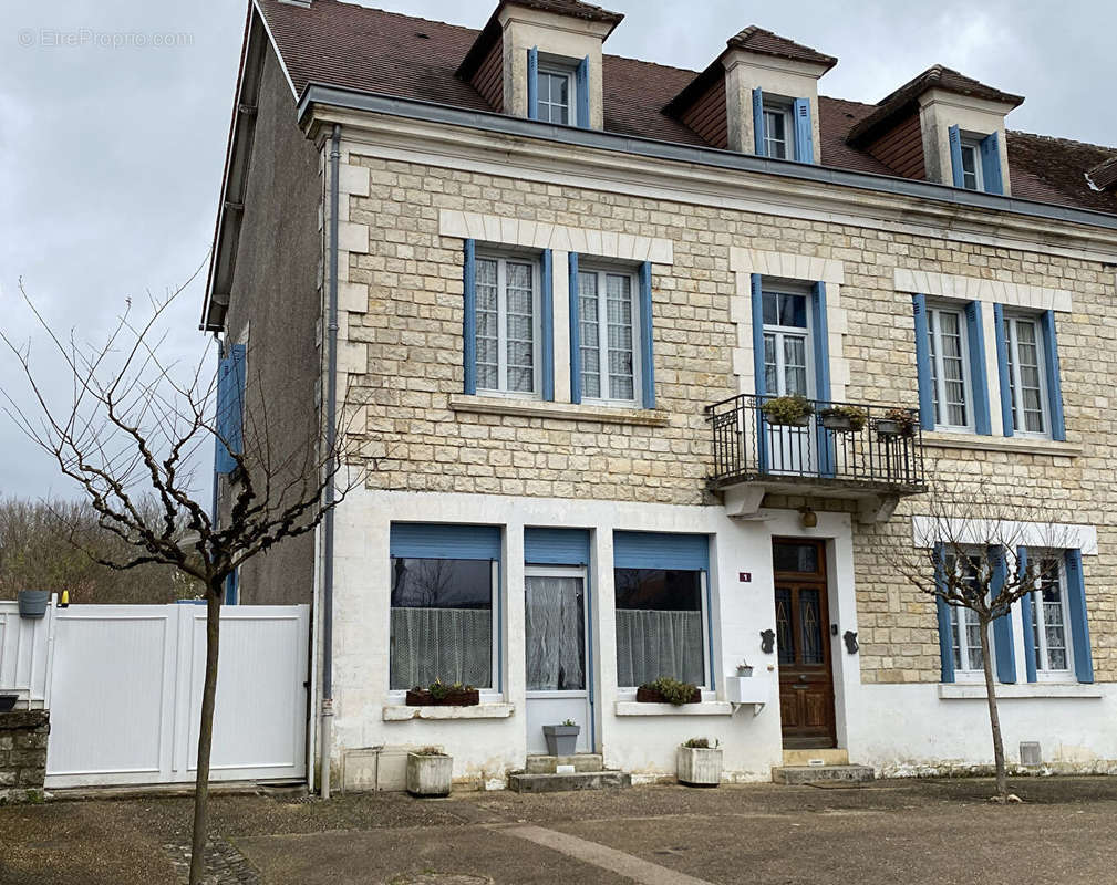 Maison à ROUFFIGNAC-SAINT-CERNIN-DE-REILHAC