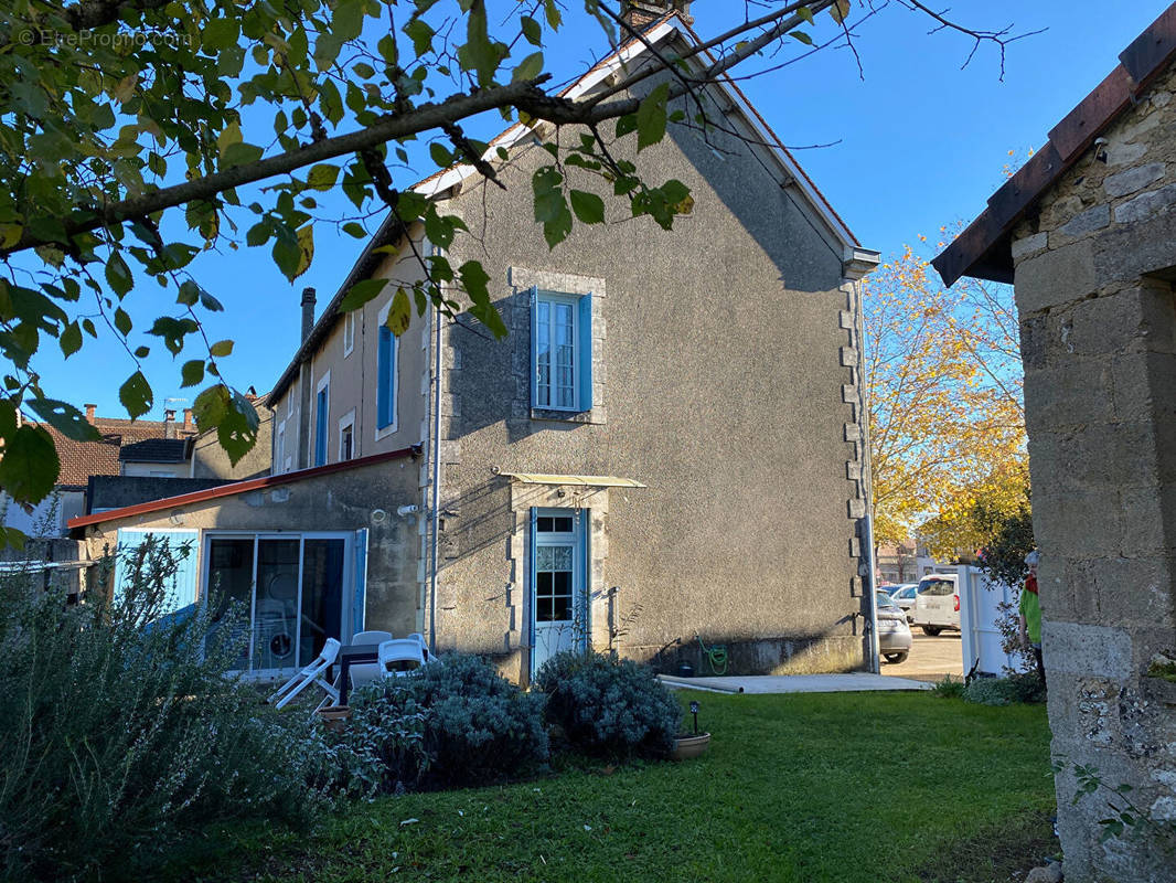 Maison à ROUFFIGNAC-SAINT-CERNIN-DE-REILHAC