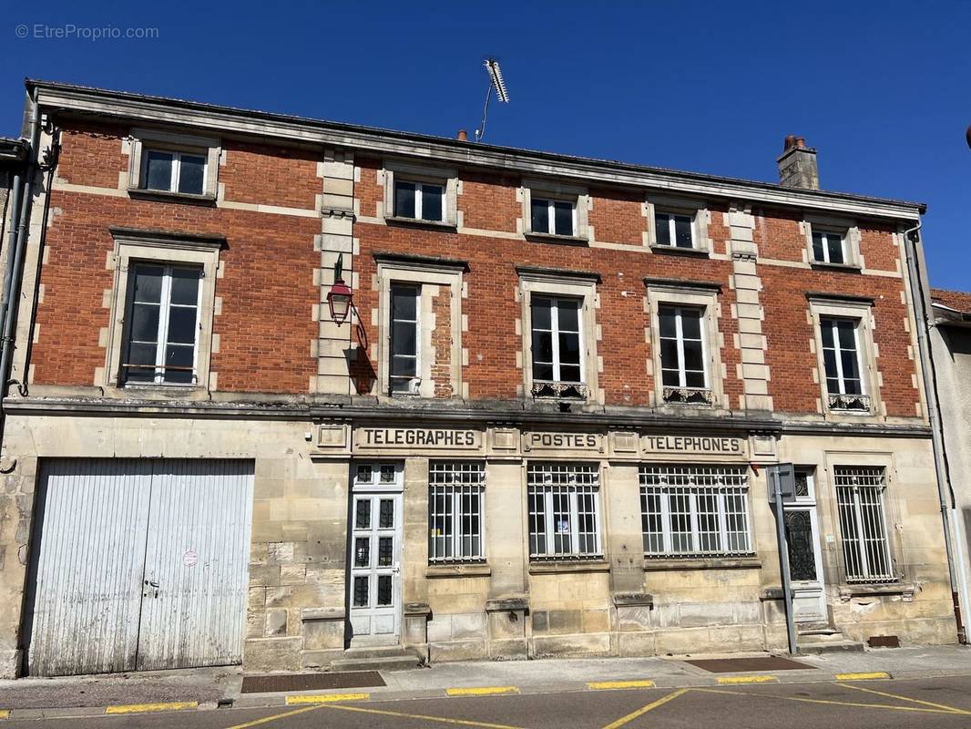 Appartement à DOULEVANT-LE-CHATEAU