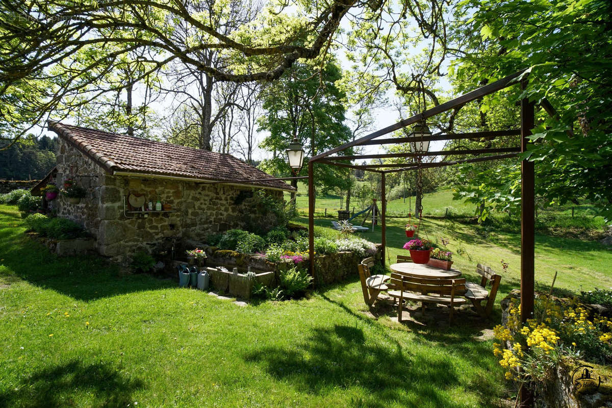 Maison à MONTREGARD