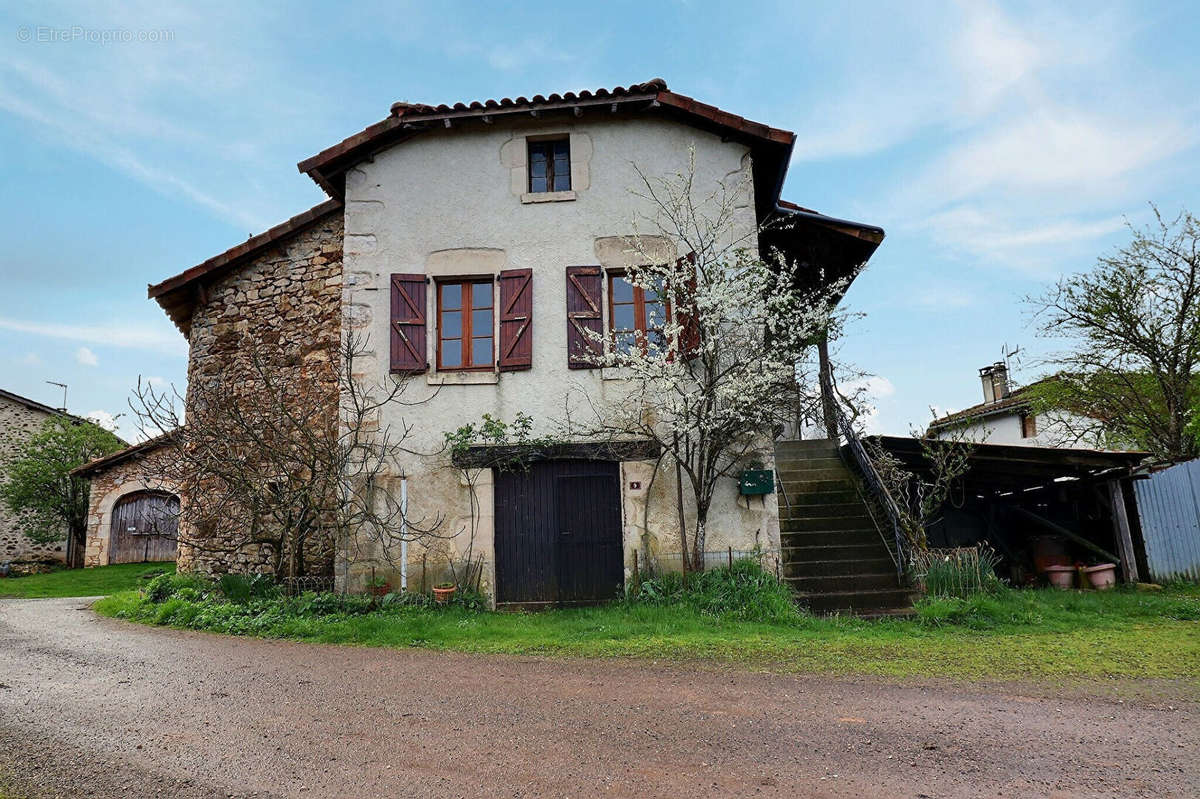 Maison à SAINT-SANTIN-DE-MAURS