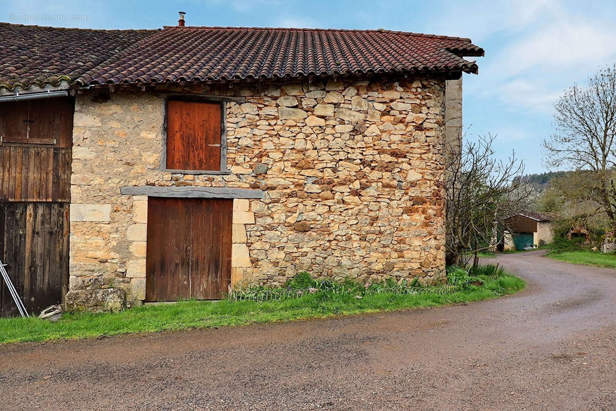 Maison à SAINT-SANTIN-DE-MAURS