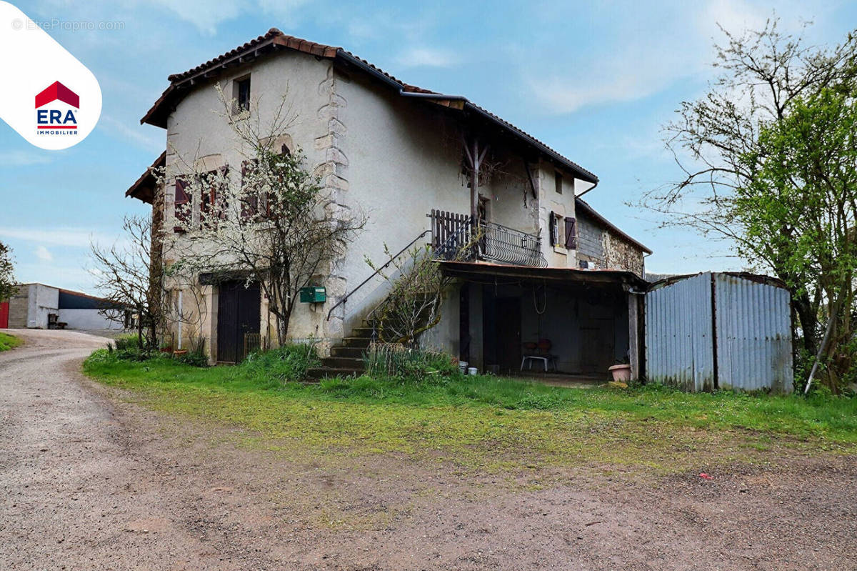 Maison à SAINT-SANTIN-DE-MAURS