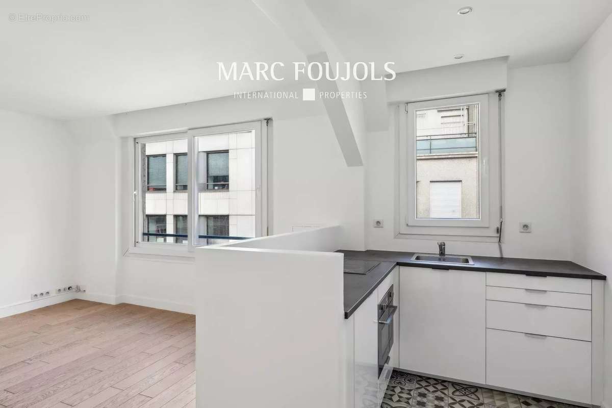 Appartement à PARIS-8E