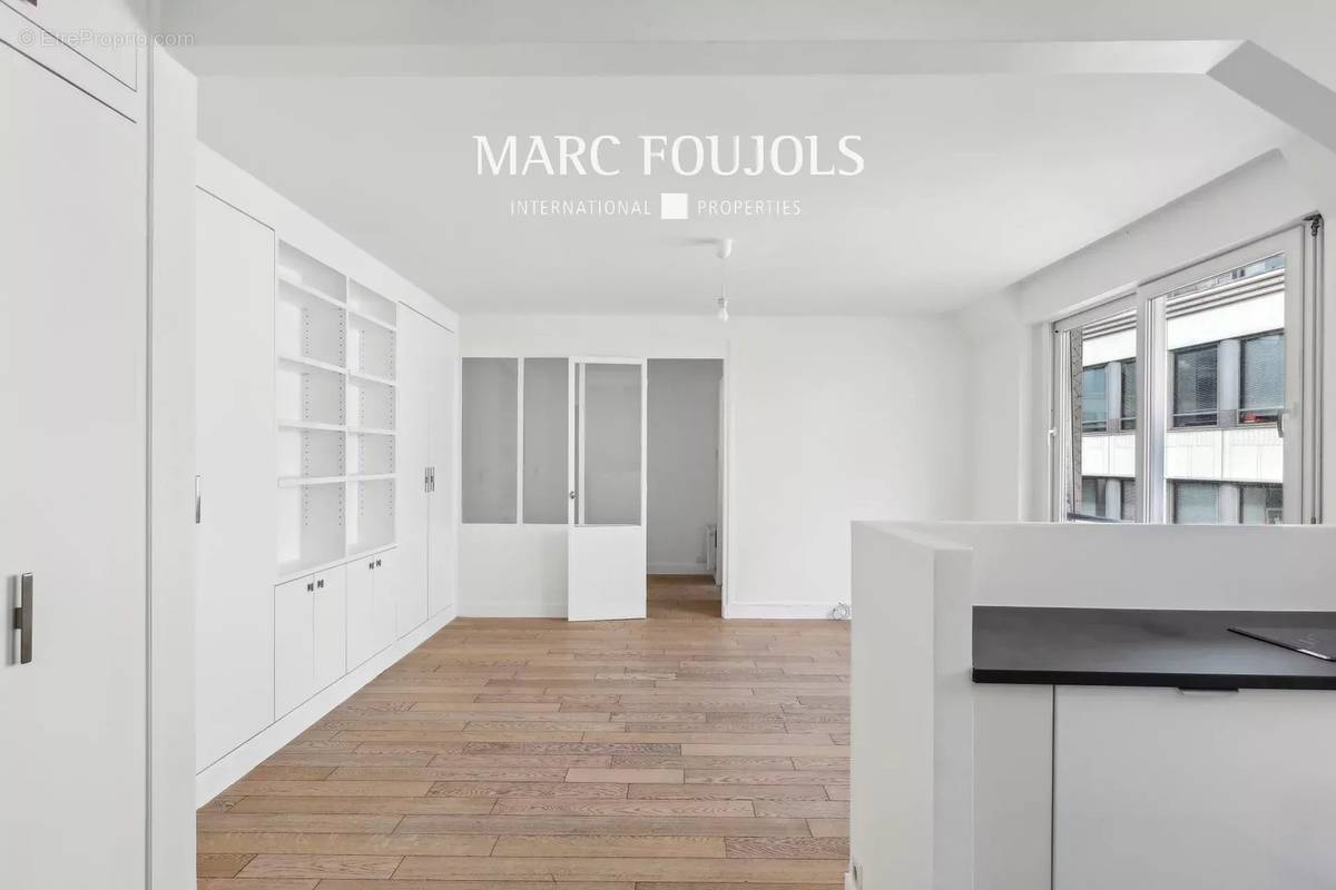 Appartement à PARIS-8E