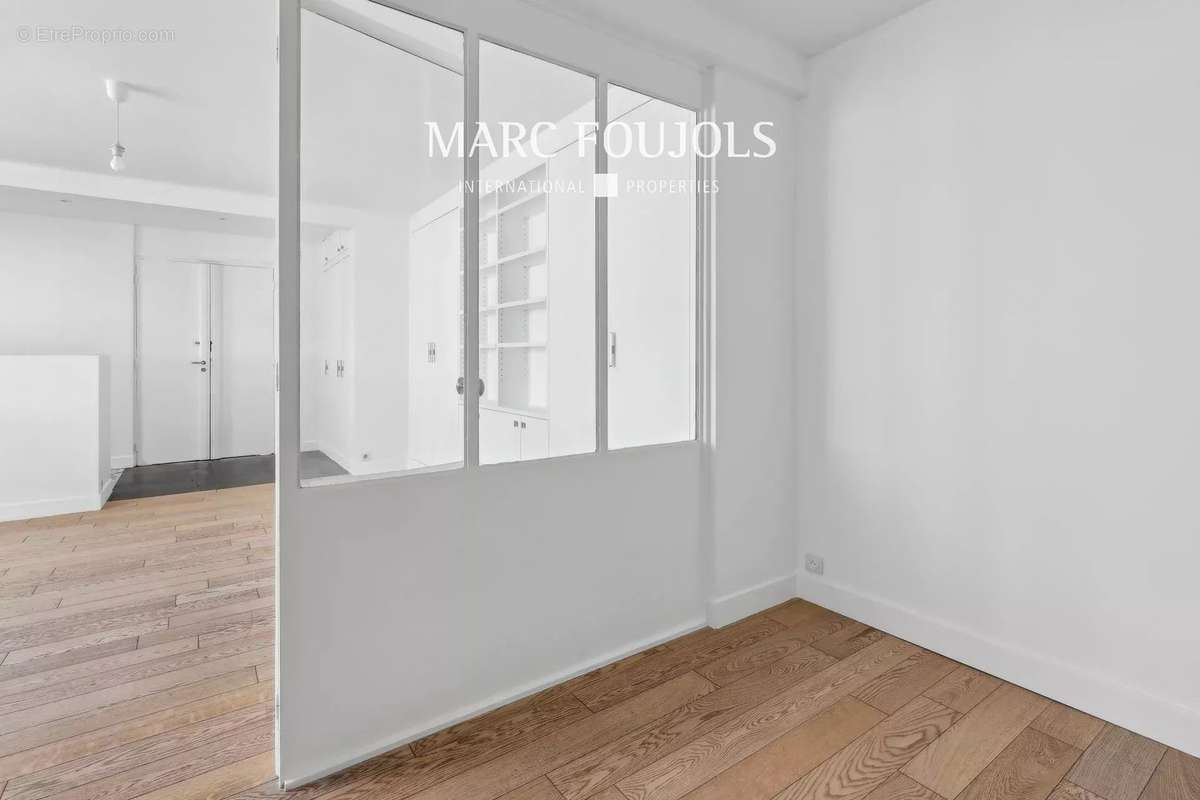 Appartement à PARIS-8E