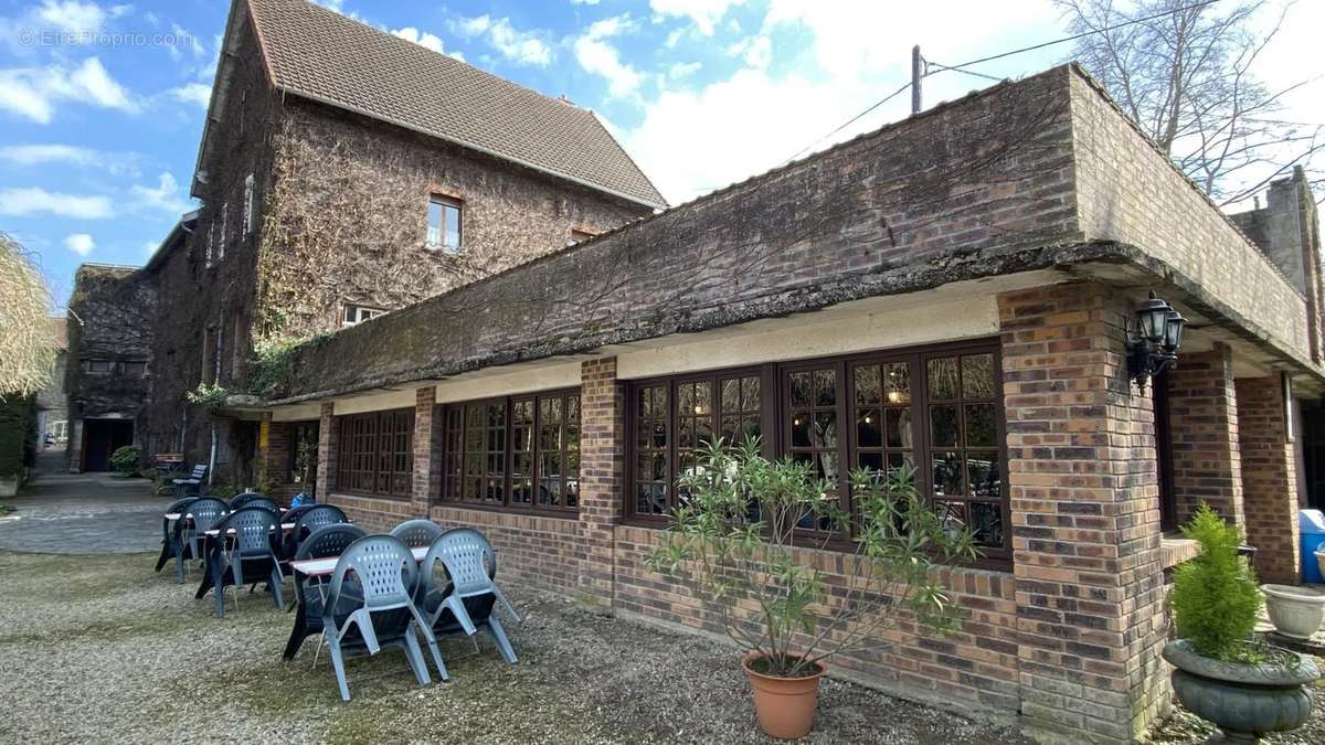 Terrain à MEZIERES-SUR-OISE