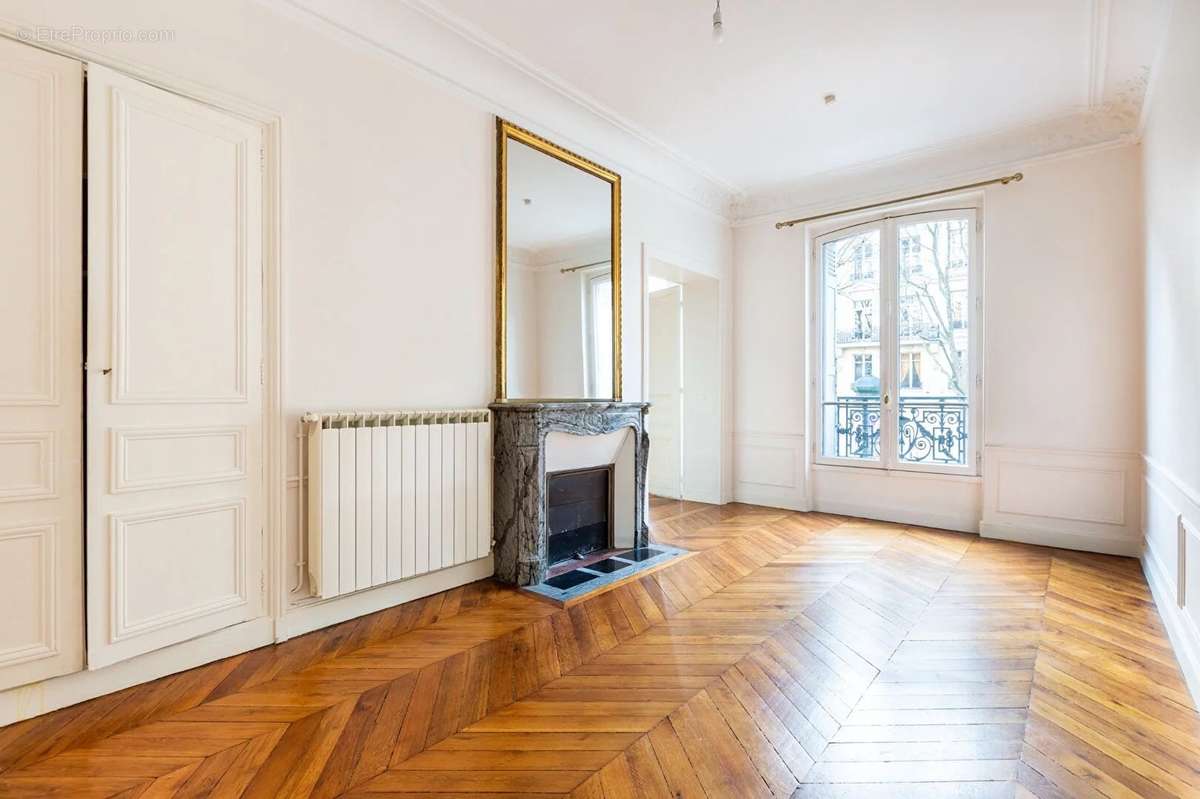 Appartement à PARIS-17E