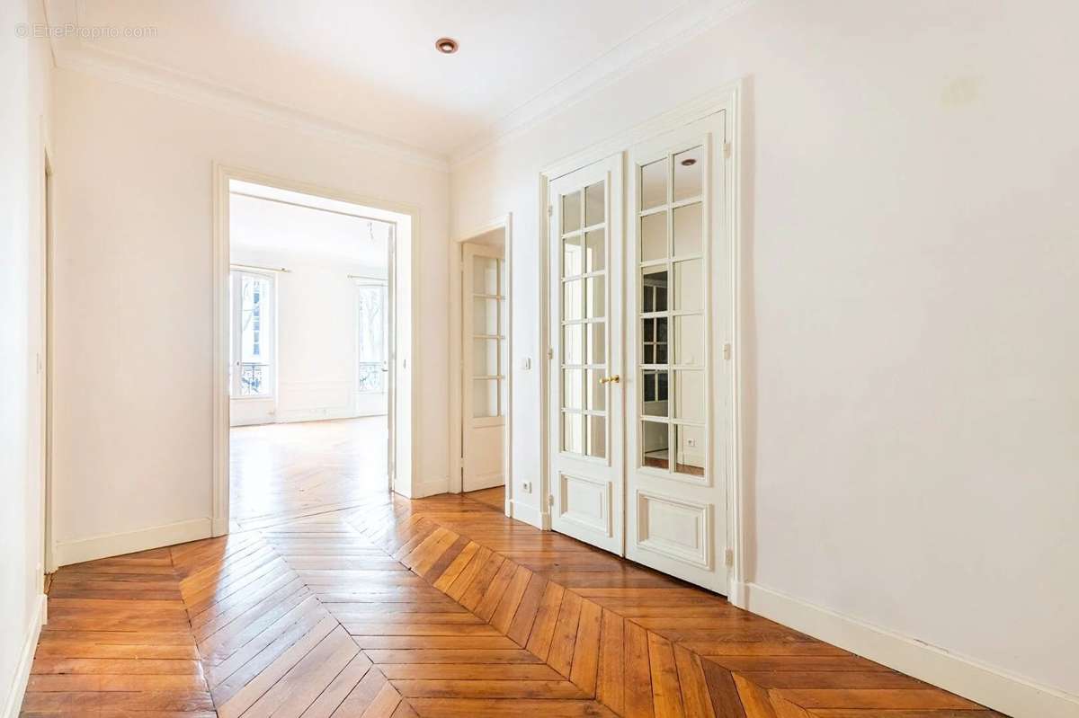 Appartement à PARIS-17E