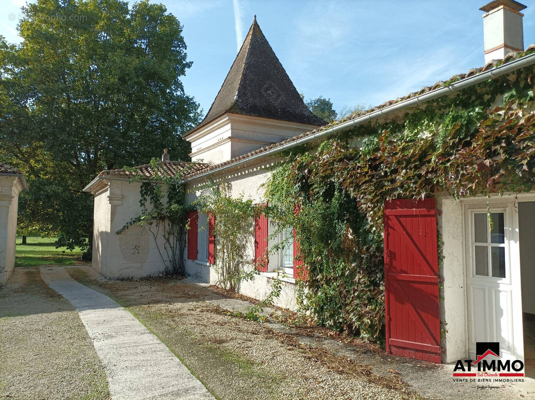 Maison à SALLES-LAVALETTE