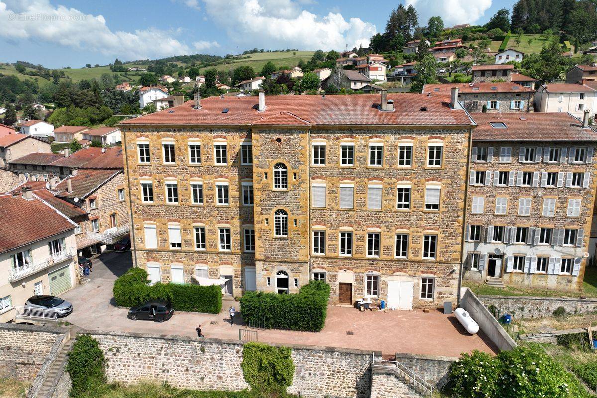 Appartement à SAINT-FORGEUX