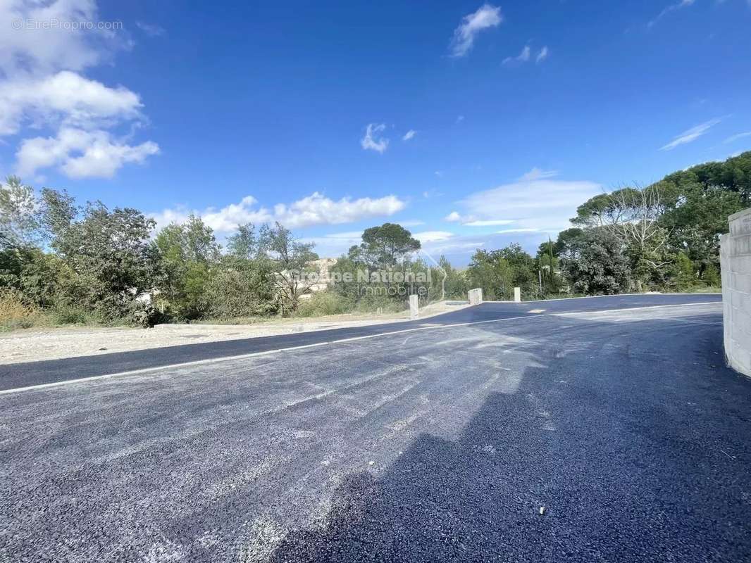 Terrain à CHATEAUNEUF-DE-GADAGNE