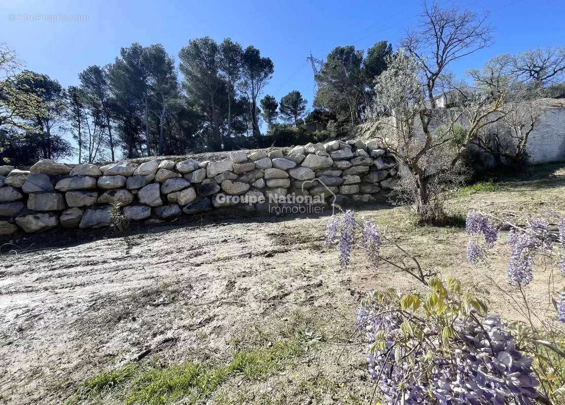 Terrain à CHATEAUNEUF-DE-GADAGNE