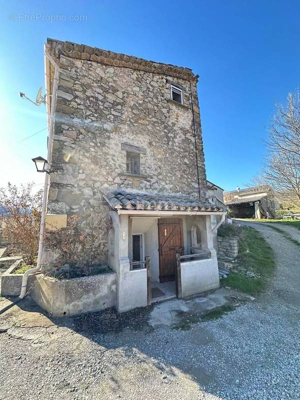 Maison à NOYERS-SUR-JABRON