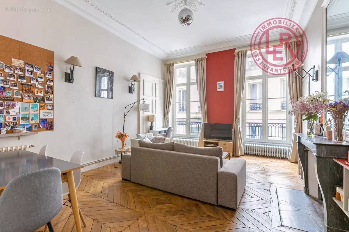 Appartement à PARIS-10E