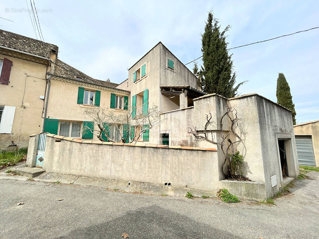 Maison à LA ROQUE-D&#039;ANTHERON