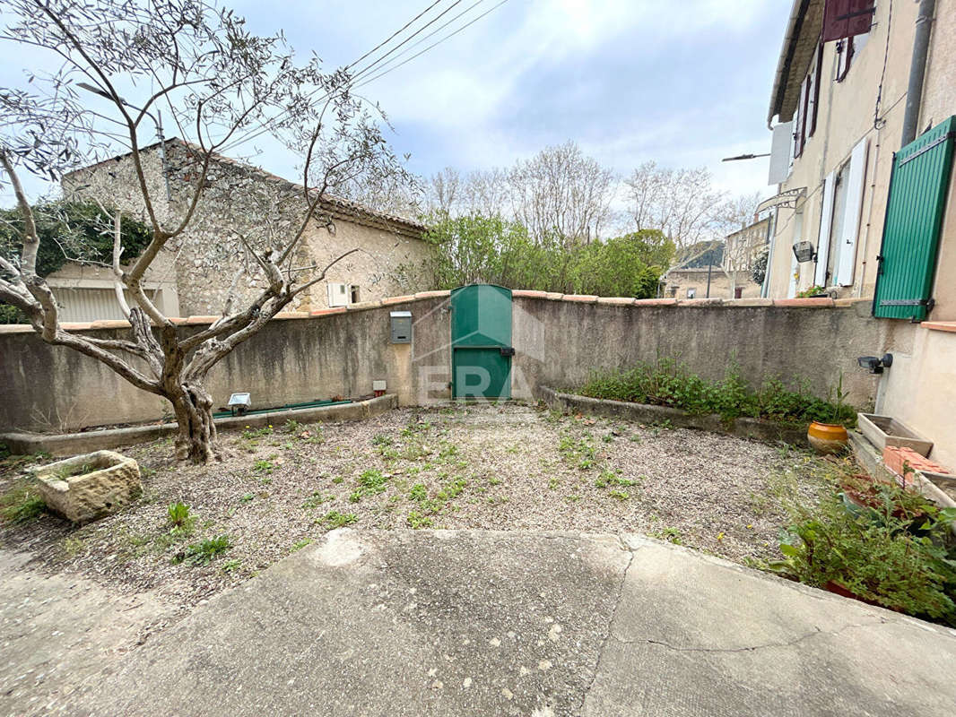 Maison à LA ROQUE-D&#039;ANTHERON