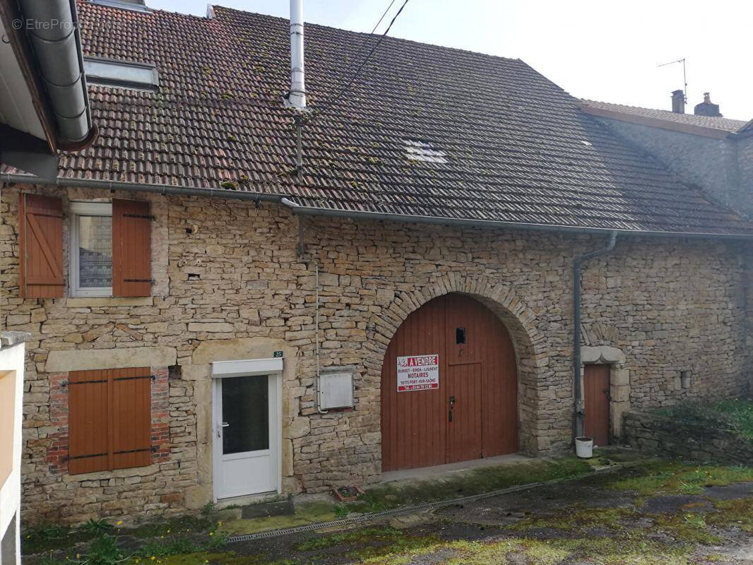 Maison à PORT-SUR-SAONE