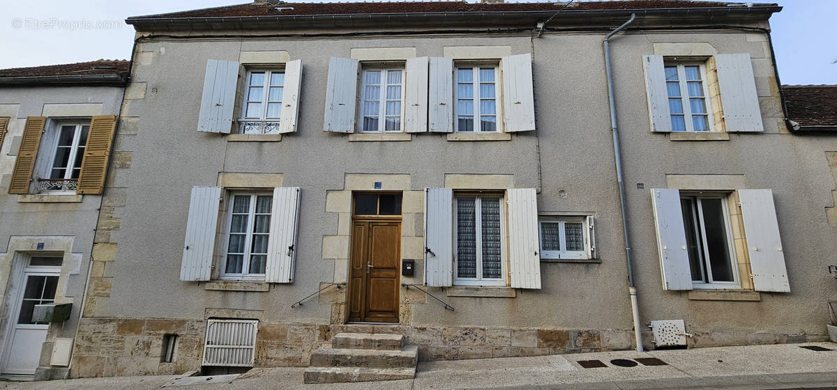 Maison à VARZY