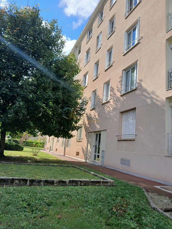 Appartement à SAINT-JEAN-DE-LA-RUELLE