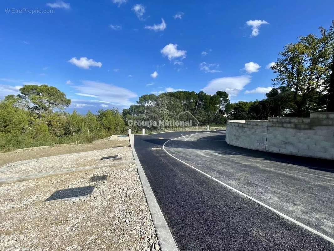 Terrain à CHATEAUNEUF-DE-GADAGNE