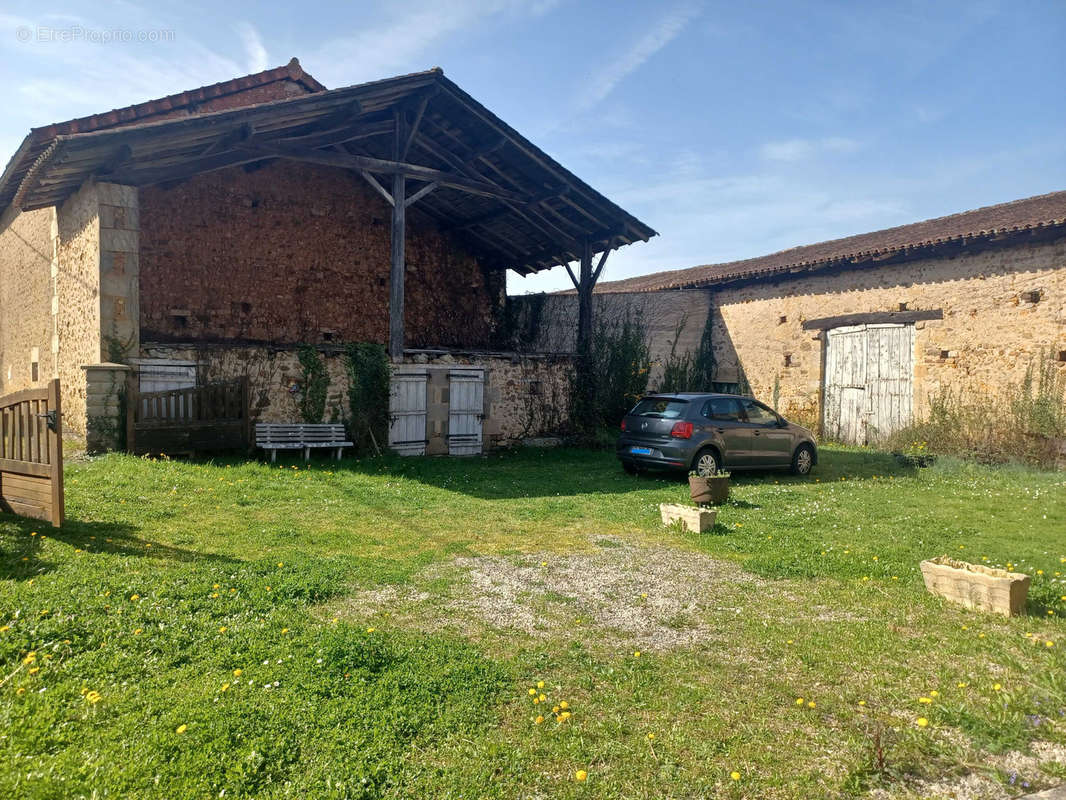 Maison à CHASSENEUIL-SUR-BONNIEURE