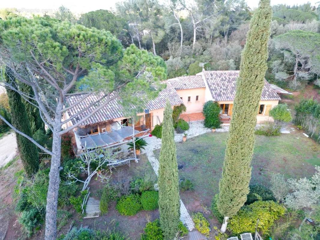 Maison à ROQUEBRUNE-SUR-ARGENS