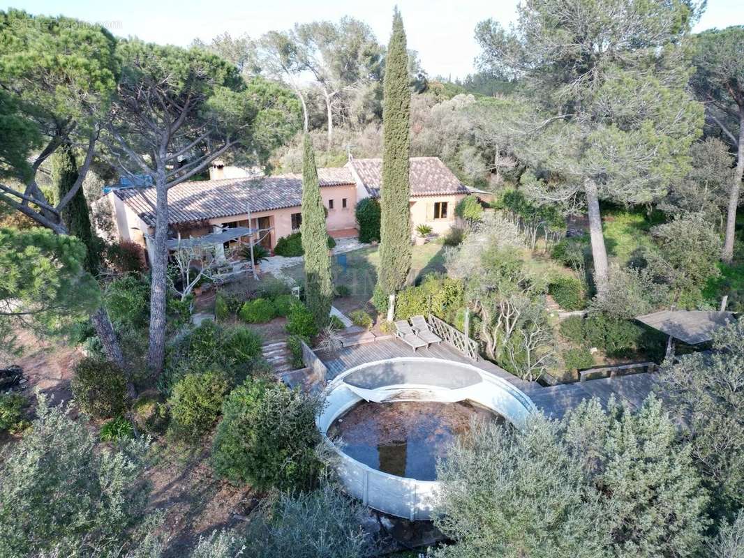 Maison à ROQUEBRUNE-SUR-ARGENS