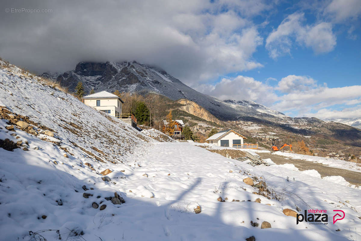 Terrain à CHATEAUROUX-LES-ALPES