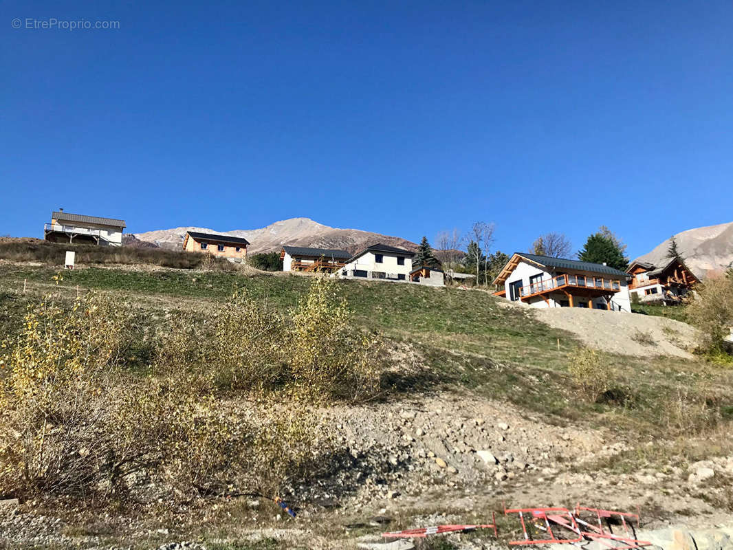 Terrain à CHATEAUROUX-LES-ALPES