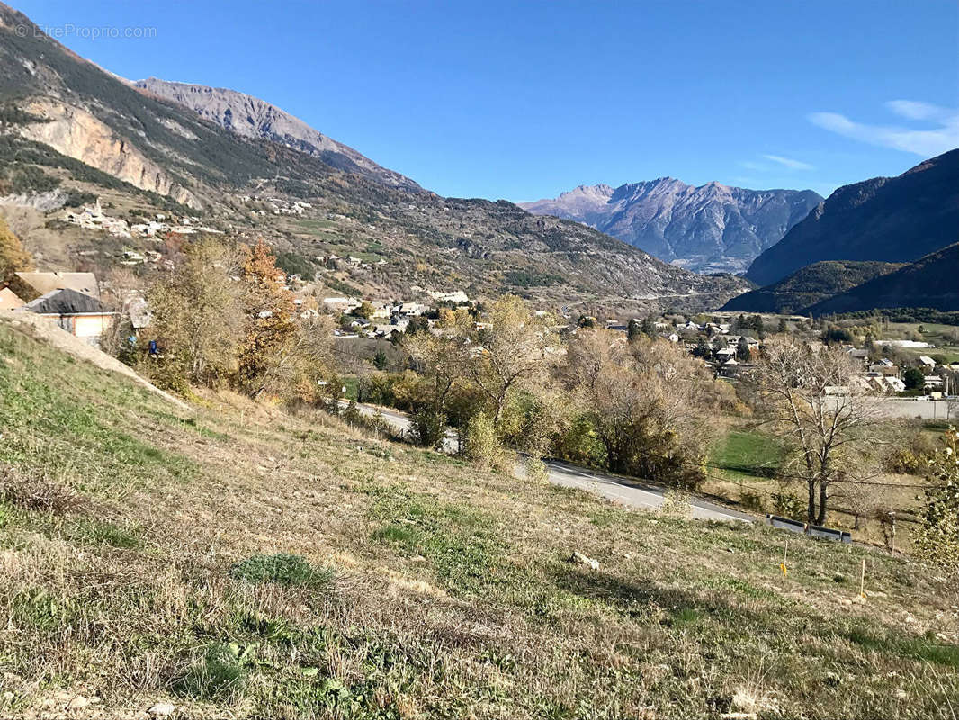 Terrain à CHATEAUROUX-LES-ALPES