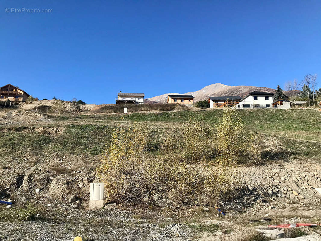 Terrain à CHATEAUROUX-LES-ALPES