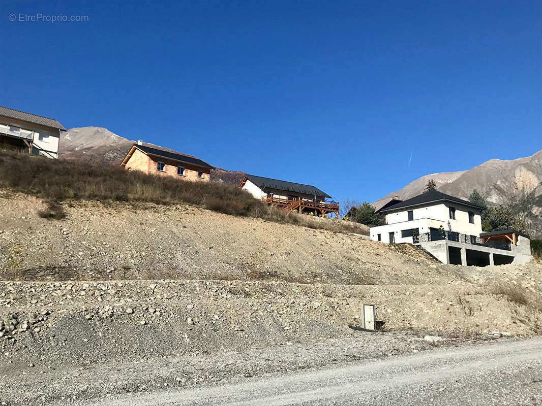 Terrain à CHATEAUROUX-LES-ALPES