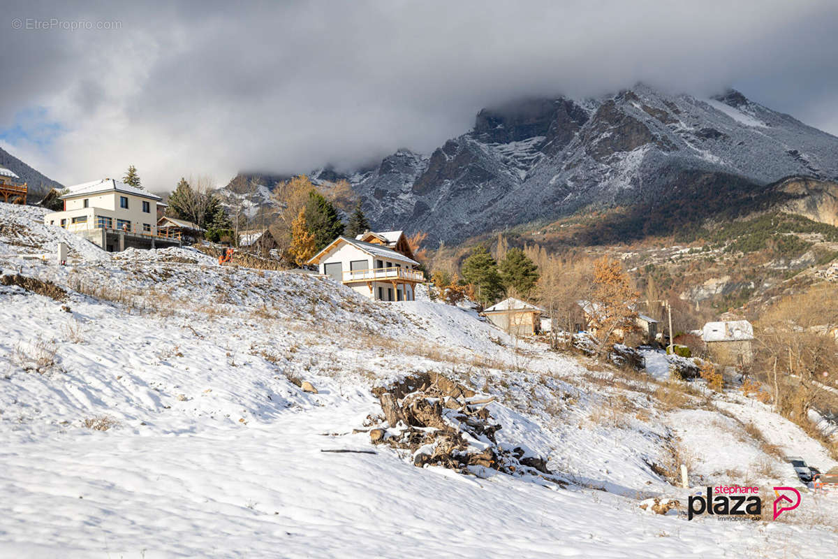 Terrain à CHATEAUROUX-LES-ALPES