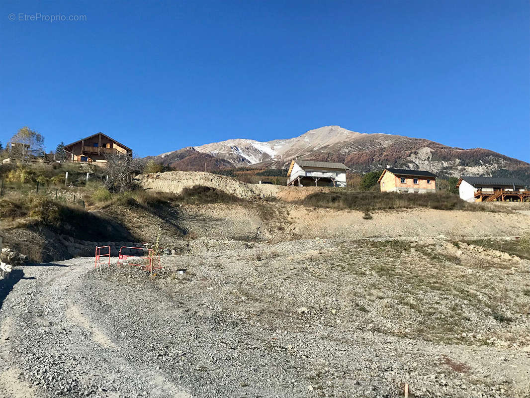 Terrain à CHATEAUROUX-LES-ALPES