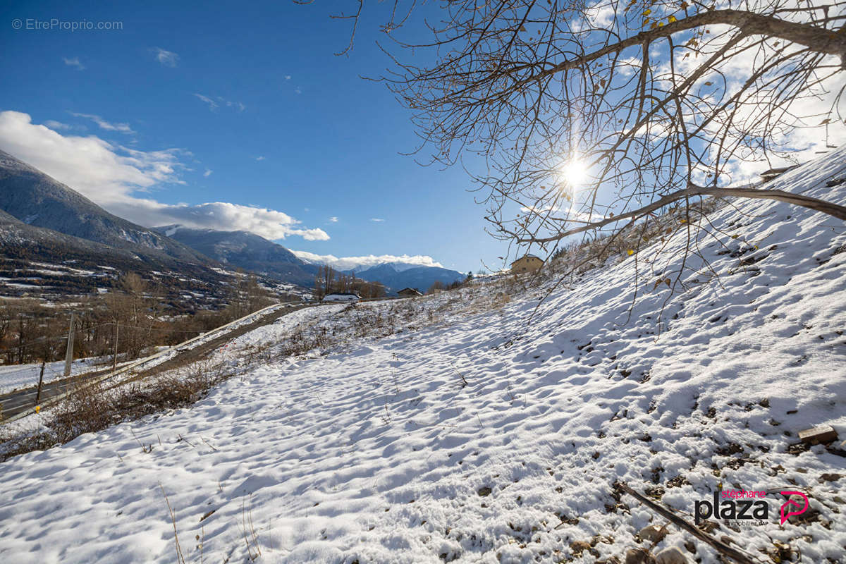 Terrain à CHATEAUROUX-LES-ALPES